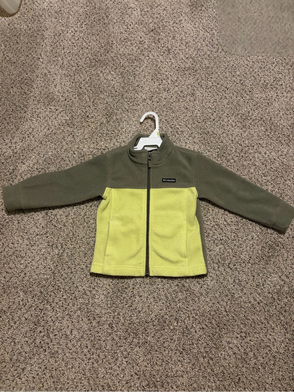 Columbia Kids Olive Green & Lime Full-Zip Fleece Jacket. Like New. 3T.